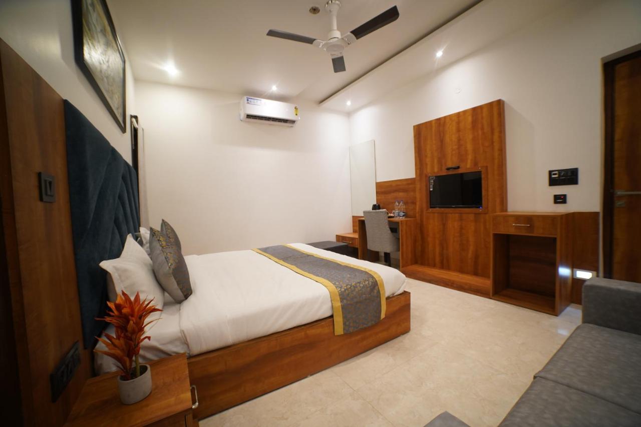 Hotel Elite - 5 Mins From Golden Temple アムリトサル エクステリア 写真